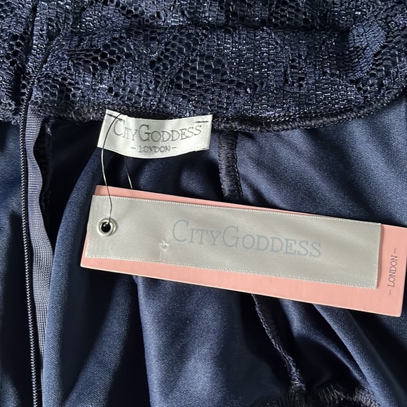 CITY GODDESS London. Lace Midi Pencil Dress in Dark Blue. Fabulous Formal Design - Picture 7 of 8